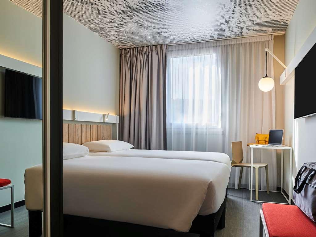 Ibis Montlhery Paris Sud Room photo